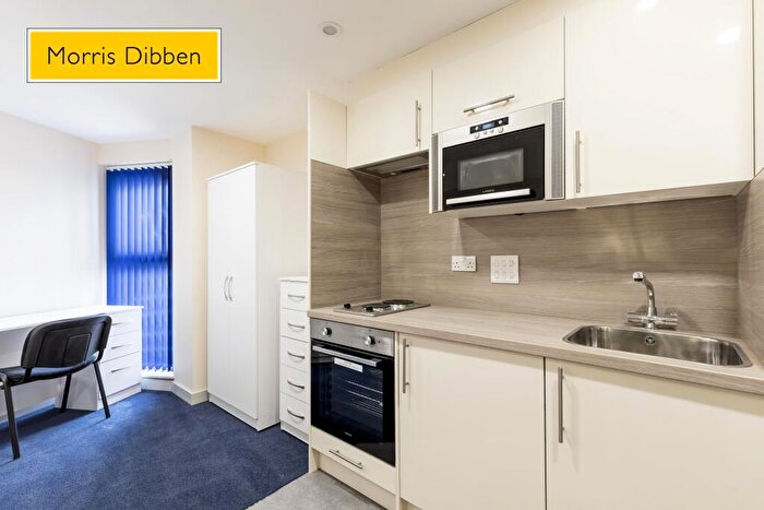 Flat To Rent In Fawcett Road, Southsea, PO4