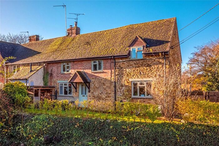 2 Bedroom Cottage For Sale In The Bank, Milton, Oxfordshire, OX15