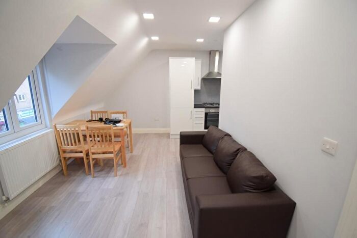 2 Bedroom Flat To Rent In Southwark Park Road, London, SE16