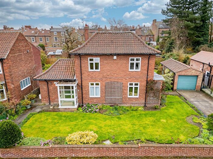 4 Bedroom Detached House For Sale In Petersway, York., YO30