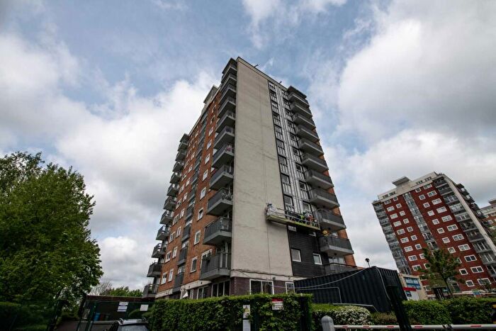 2 Bedroom Apartment For Sale In Lakeside Rise, Blackley, M9