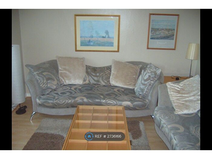 2 Bedroom Flat To Rent In Glencoats Drive, Paisley, PA3