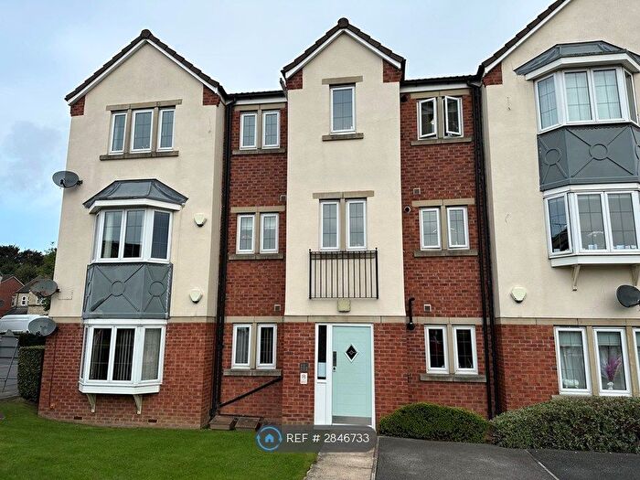 2 Bedroom Flat To Rent In Fielding Court, Morley, Leeds, LS27