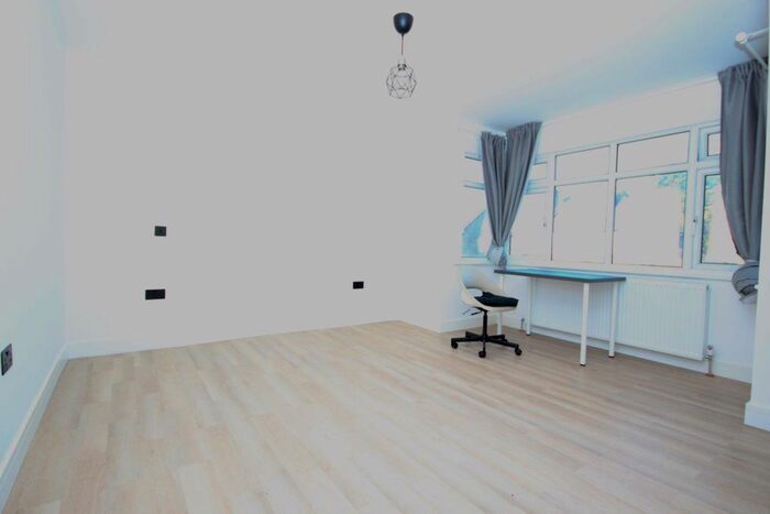 3 Bedroom Flat To Rent In Earls Crescent, Harrow HA1