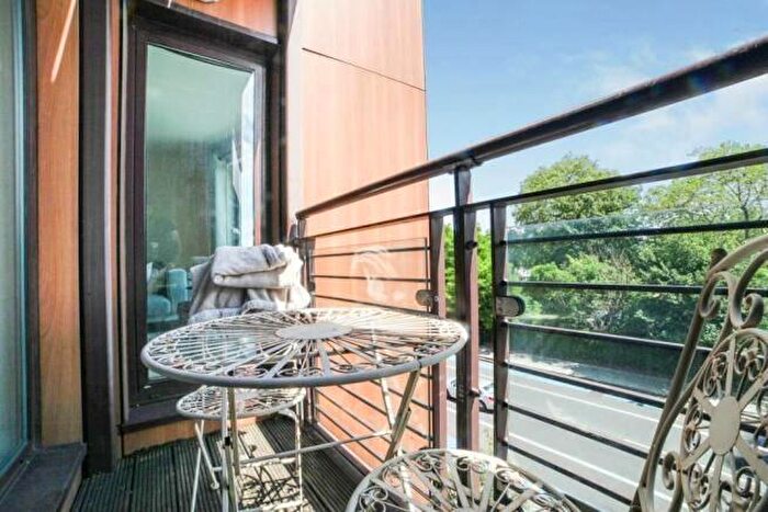 1 Bedroom Flat To Rent In Kennington Park Road, London, SE11