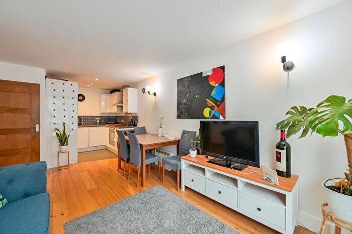 1 Bedroom Flat To Rent In Peckham Grove, Peckham, London, SE15