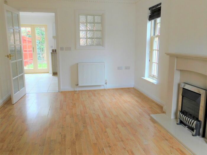 3 Bedroom Semi-Detached House To Rent In Strawberry Close, Peterborough, PE3