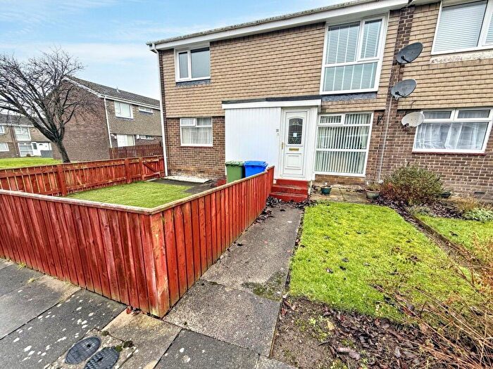 2 Bedroom Flat For Sale In Weetwood Road, Cramlington, Northumberland, NE23