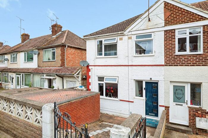 2 Bedroom House For Sale In Hawthorn Road, Rochester, Kent, ME2