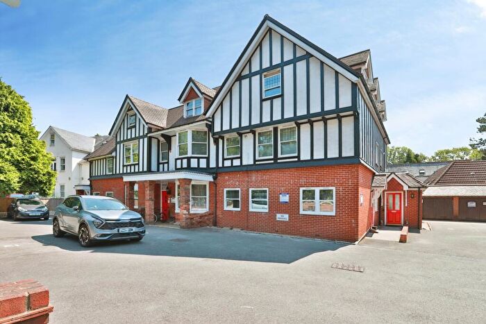 1 Bedroom Flat For Sale In Charminster Road, Charminster, Bournemouth, Dorset, BH8