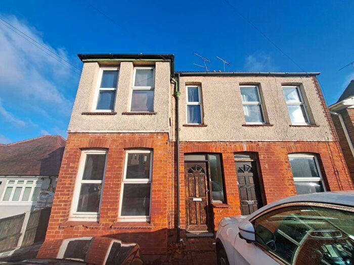 1 Bedroom Flat To Rent In Carlingford Drive, Westcliff-On-Sea, SS0