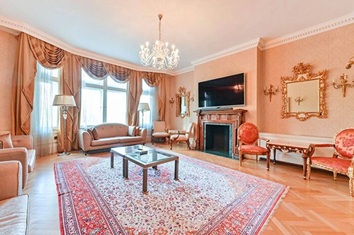 4 Bedroom Flat To Rent In Kensington Road, Kensington, London, W8