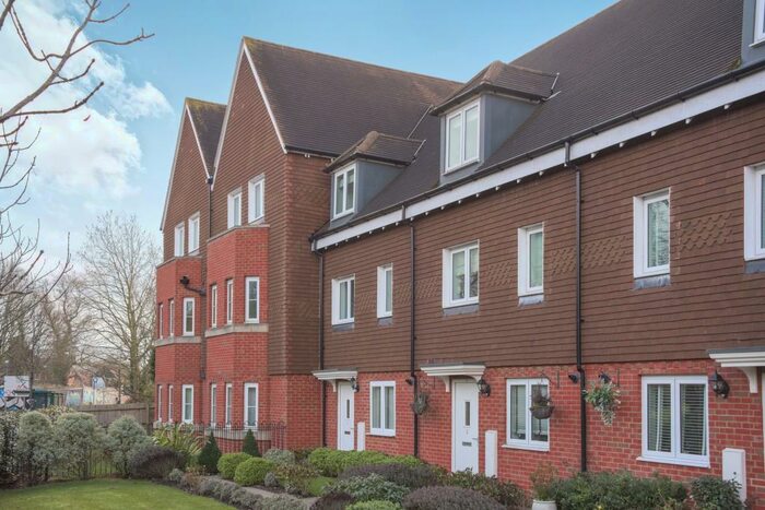2 Bedroom Apartment To Rent In Outfield Crescent, Wokingham, RG40