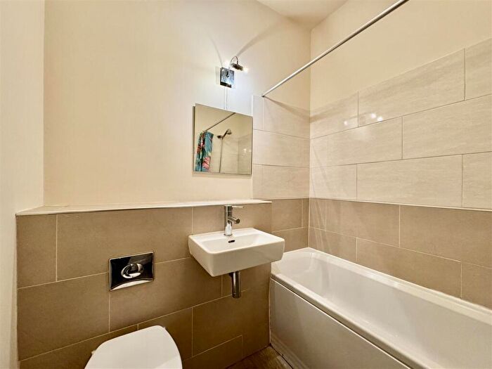 1 Bedroom Character Property To Rent In Huddersfield Road, Holmfirth, HD9