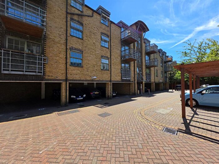 1 Bedroom Flat For Sale In Abbey Road, Barking, IG11