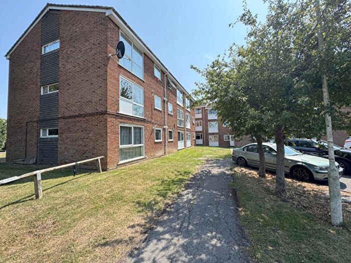 2 Bedroom Apartment For Sale In Violet Close, Chelmsford, CM1