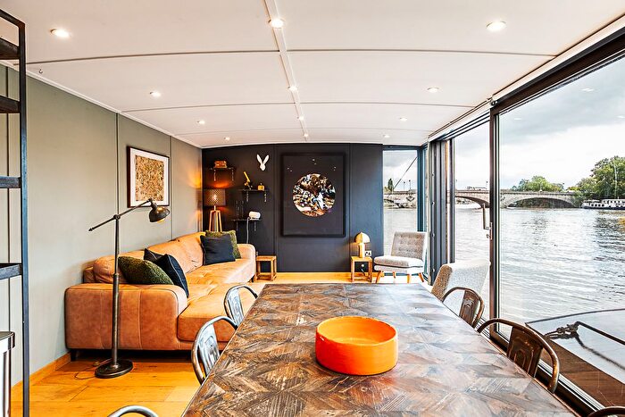 3 Bedroom Houseboat To Rent In Ciconia, The Hollows, Brentford, London, TW8