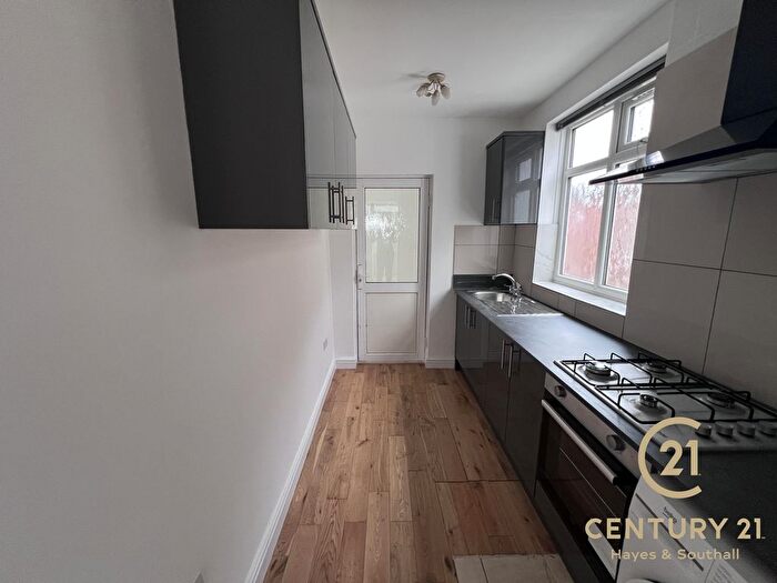 5 Bedroom End Of Terrace House To Rent In Ascot Gardens, UB1