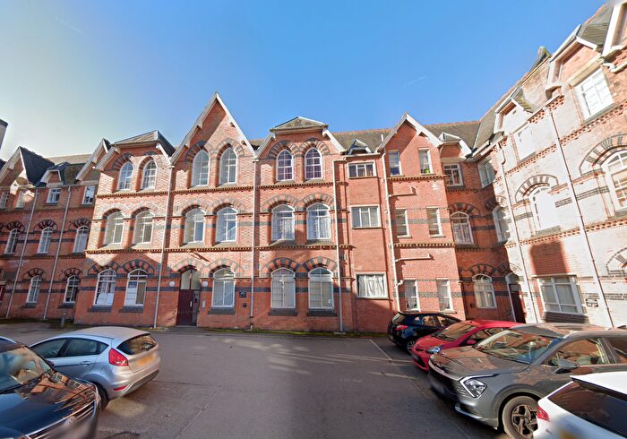 3 Bedroom Flat To Rent In Grosvenor Gate, Leicester, LE5