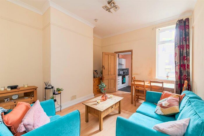 2 Bedroom Flat To Rent In Biddlestone Road, Heaton, Newcastle Upon Tyne, NE6