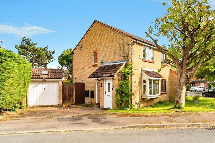 3 Bedroom Semi-detached House To Rent In Pinewood Close, Borehamwood, Hertfordshire, WD6