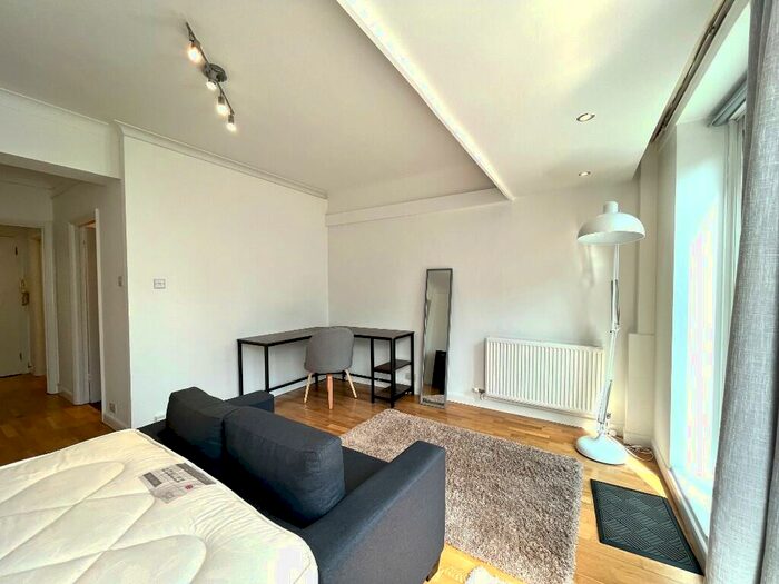Studio To Rent In Warren Court, Euston Road, London, NW1