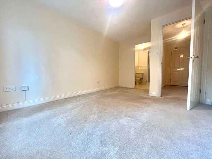 2 Bedroom Flat To Rent In Bishops Way, Andover, SP10