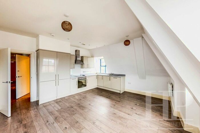 2 Bedroom Flat To Rent In High Street, Crawley, RH10