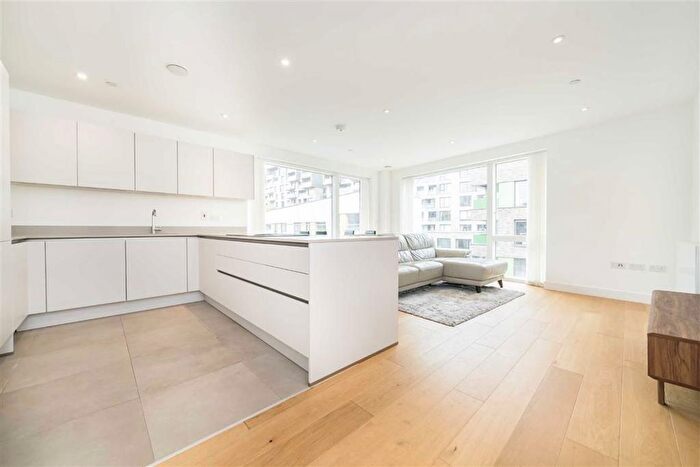 2 Bedroom Flat To Rent In West Parkside, Greenwich, SE10