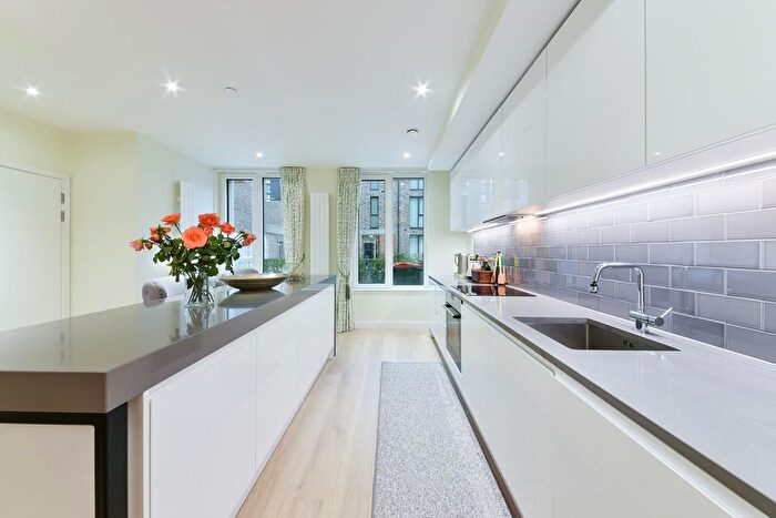 4 Bedroom Property To Rent In Starboard Way, Royal Wharf, E16