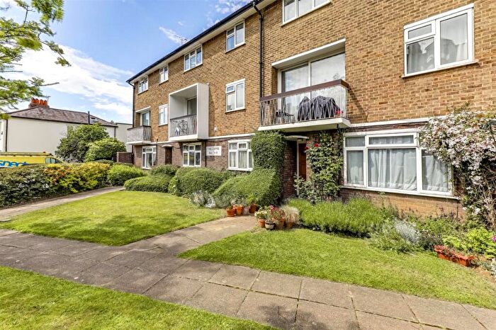 3 Bedroom Apartment For Sale In The Copse, Fortis Green, London, N2