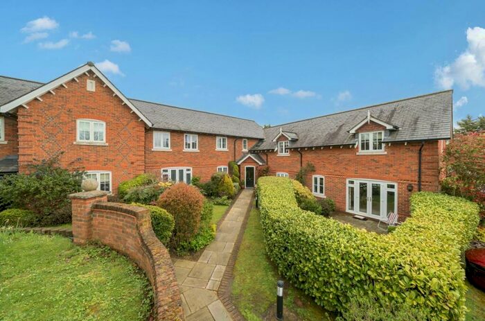 3 Bedroom Apartment For Sale In The Courtyard, Essendon, AL9