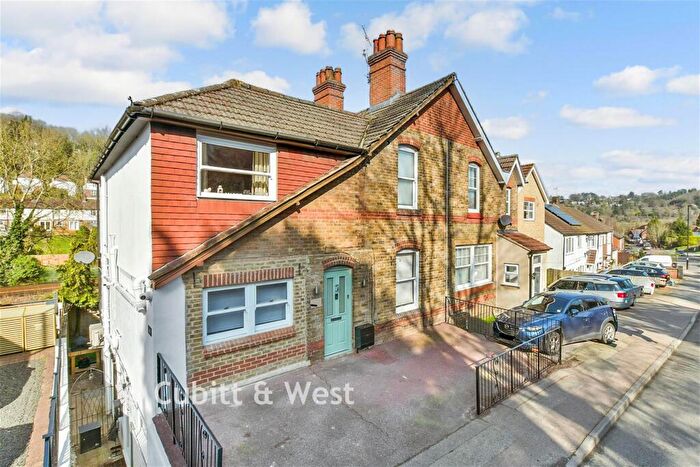 1 Bedroom Ground Maisonette For Sale In Croydon Road, Caterham, Surrey, CR3