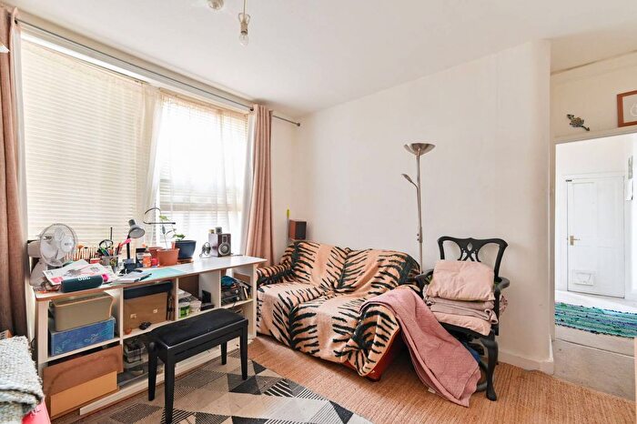 1 Bedroom Flat For Sale In Latchmere Road, Battersea, London, SW11