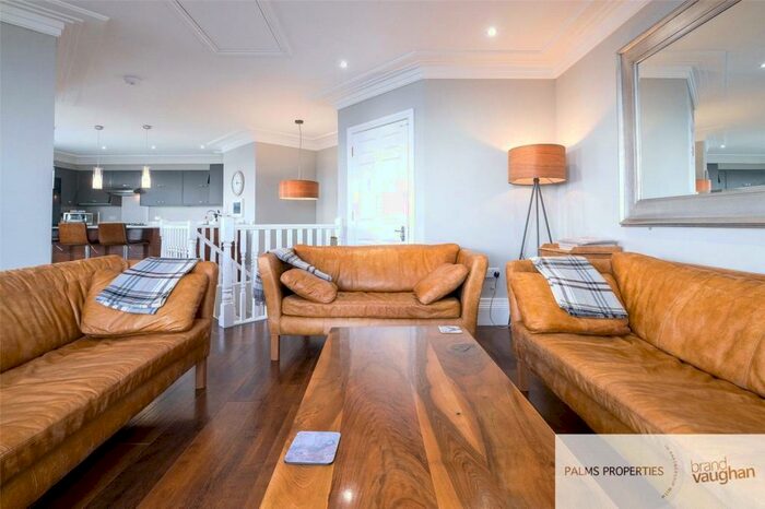 3 Bedroom Flat To Rent In Copenhagen Court, The Strand, Brighton, BN2