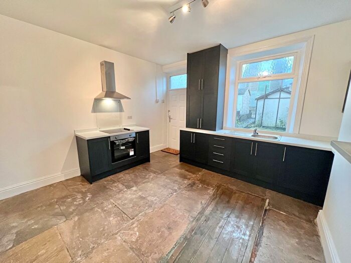 2 Bedroom Property To Rent In Clifby, Halifax, HX2