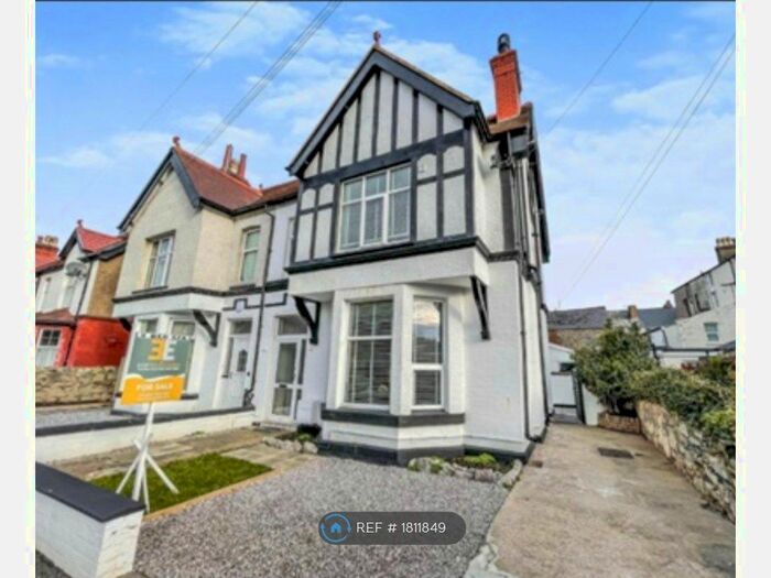 3 Bedroom Semi-Detached House To Rent In Maelgwyn Road, Llandudno, LL30