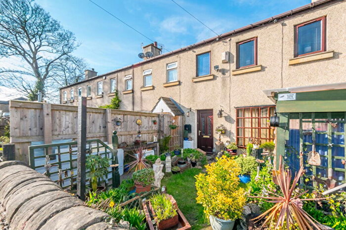 2 Bedroom Cottage For Sale In Bilham Road, Clayton West, HD8