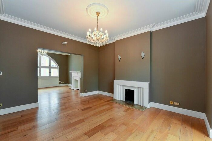 5 Bedroom Property To Rent In Kensington Church Street, Kensington, W8