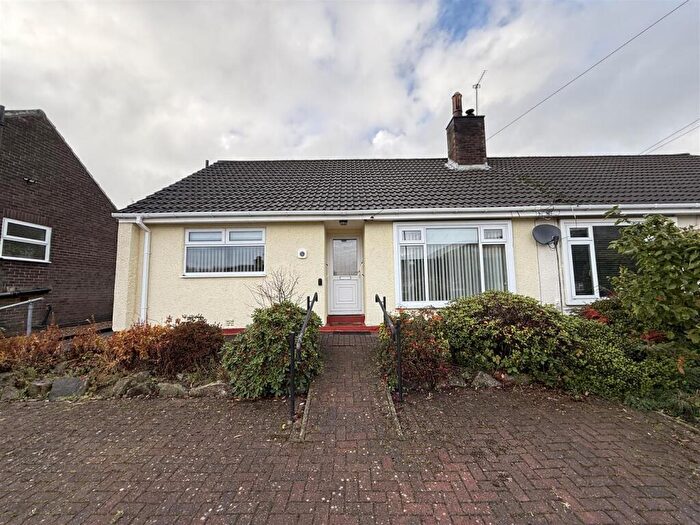 2 Bedroom Semi-Detached Bungalow To Rent In Watkinson Avenue, Halifax, HX2
