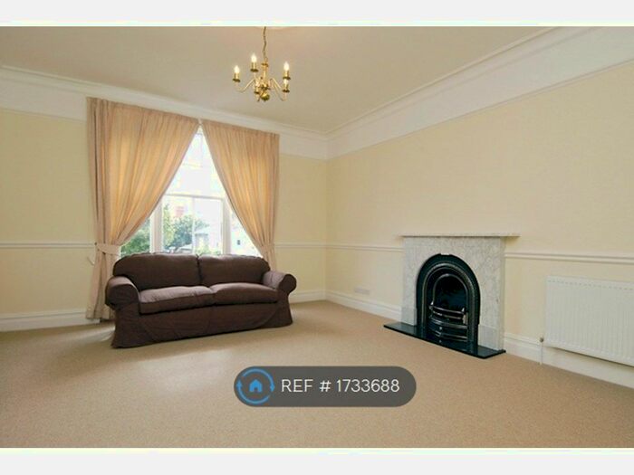 2 Bedroom Flat To Rent In Dealtry Road, London, SW15