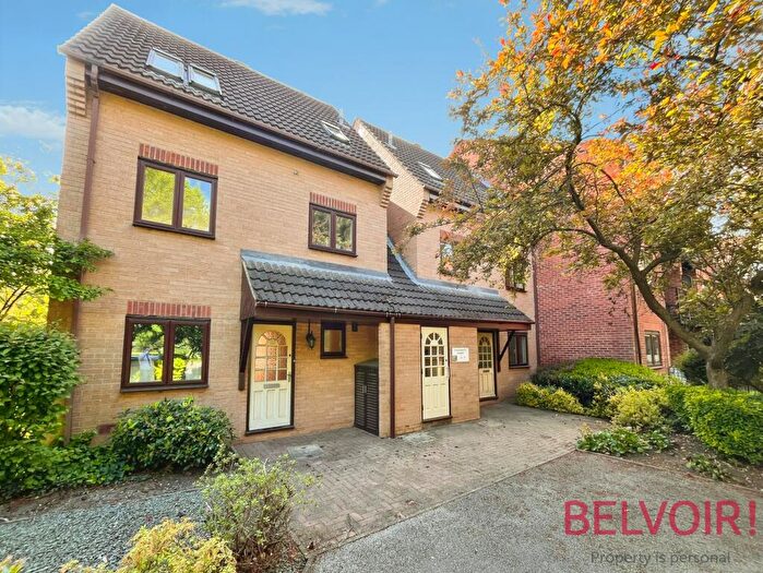 1 Bedroom Flat To Rent In Kingfisher Wharf, Castle Marina, Nottingham, NG7