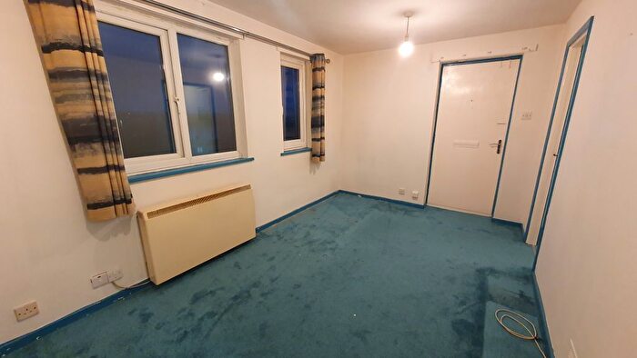 Studio To Rent In Lichfield Mount, Bradford, BD2