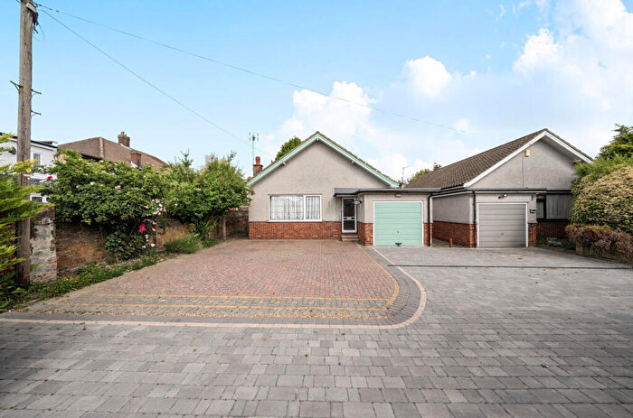 3 Bedroom Bungalow For Sale In Brampton Road, Bexleyheath, Kent, DA7