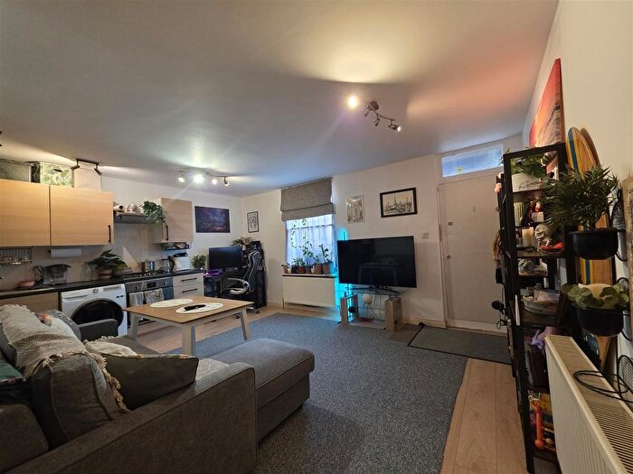 1 Bedroom Flat For Sale In High Street, Banbury, OX16