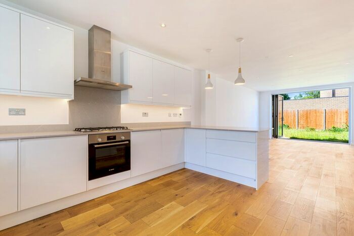 4 Bedroom Property To Rent In Lime Grove, New Malden, KT3