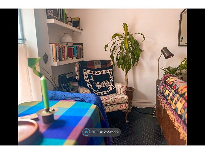 1 Bedroom Flat To Rent In Victoria Park Court, London, E9