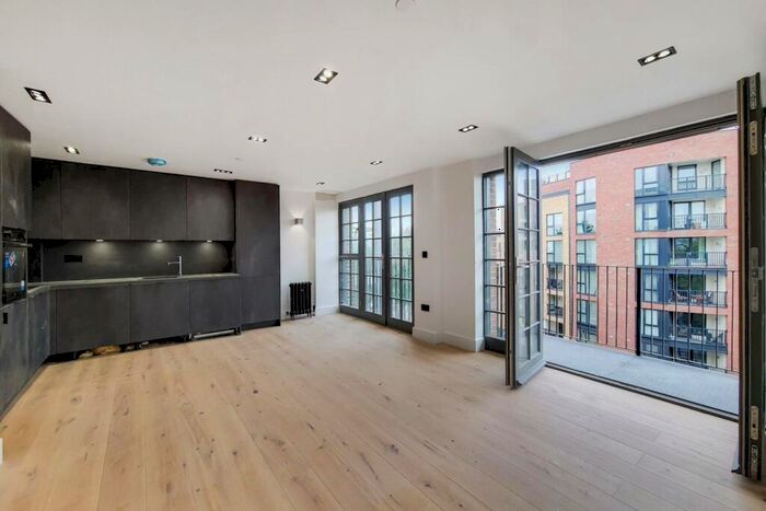 2 Bedroom Flat To Rent In Heaton House, Peckham, London, SE15