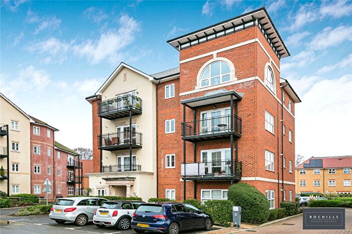 2 Bedroom Flat For Sale In Bell Farm Way, Hersham, Walton-On-Thames, Surrey, KT12