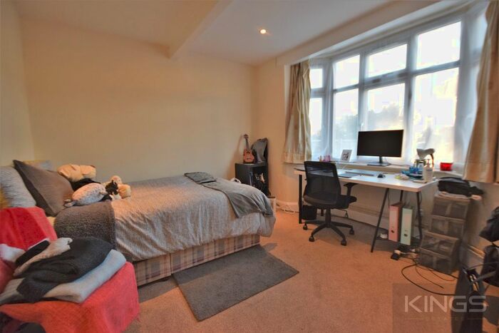 4 Bedroom Semi-Detached House To Rent In Aldershot Road, Guildford GU2